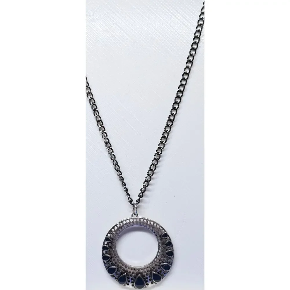 🧚🏻‍♀️ Handmade Vintage-Curated Blue Enamel Circle Pendant Necklace Silver Tone